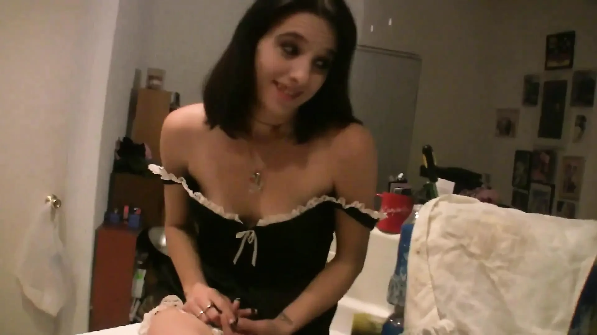 Young slut in heat sucks cock non-stop