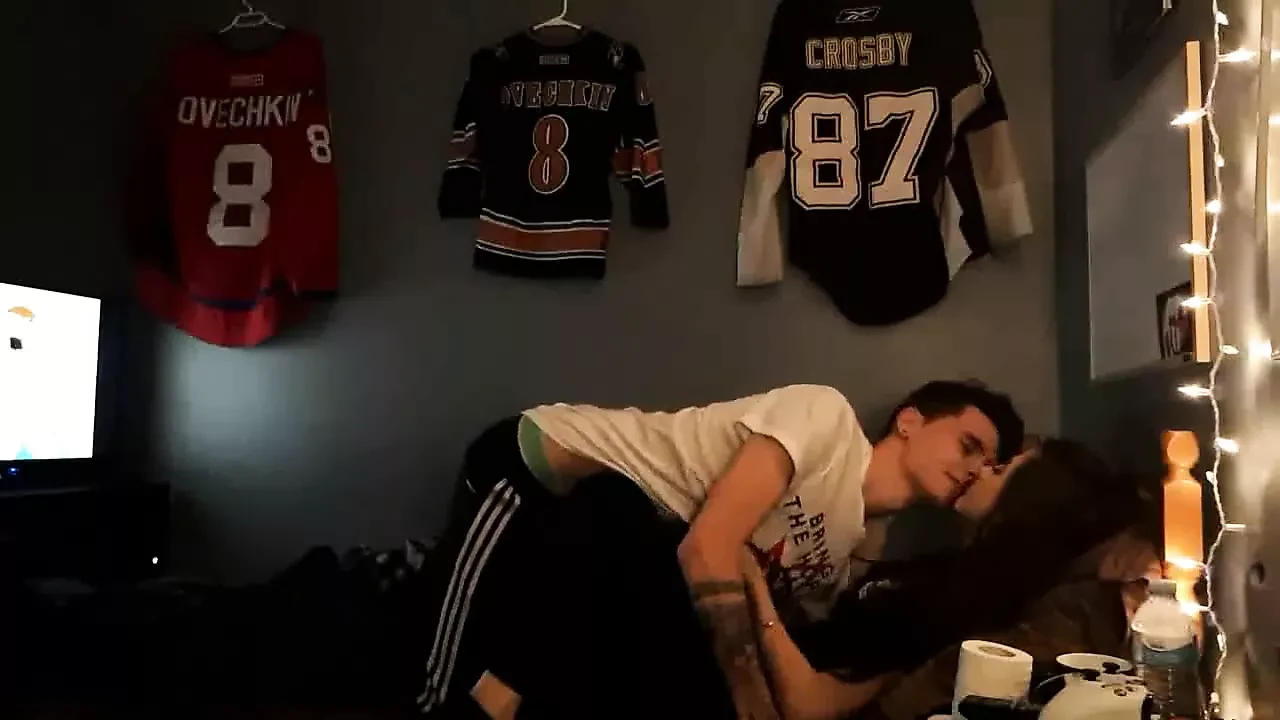 Un Canadien se tape sa copine majeur du lycee