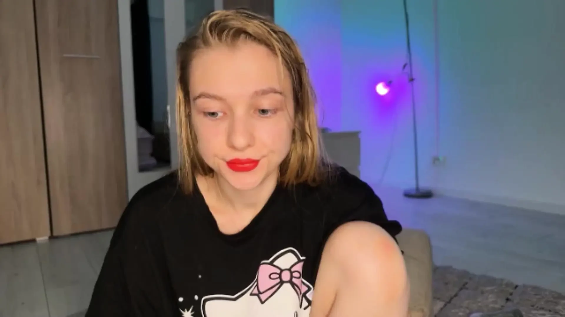 Fingers in the anus and very strong vibrations.