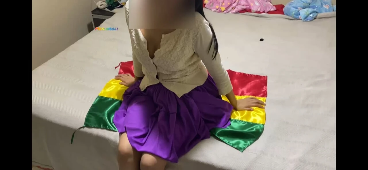 CASTING BOLIVIAN CHOLITA 18 YEARS OLD BIG ASS AND WHITE BEAUTIFUL ASS LOOSES UP LOSES HER VIRGINITY