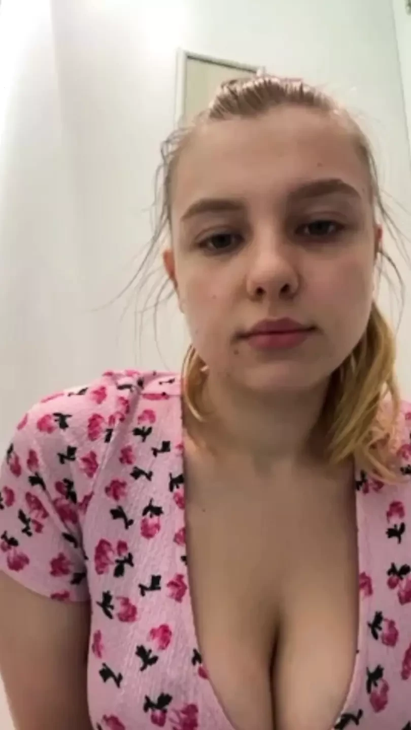 Fingering in the public close up